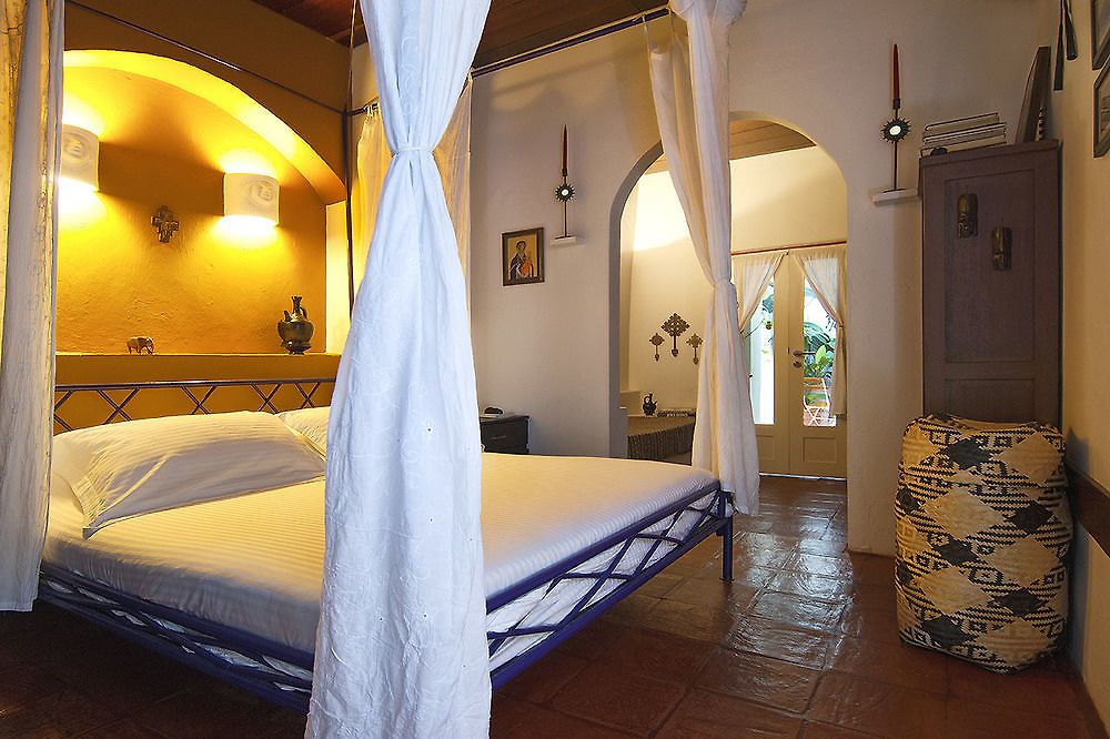 Lez Lezards Hotel