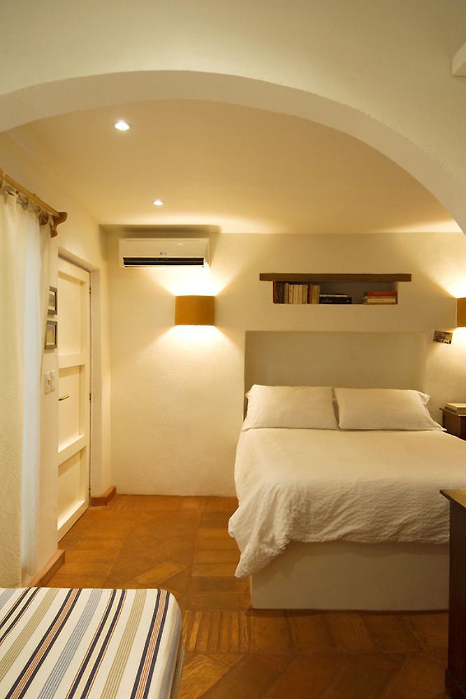 Lez Lezards Hotel 2*