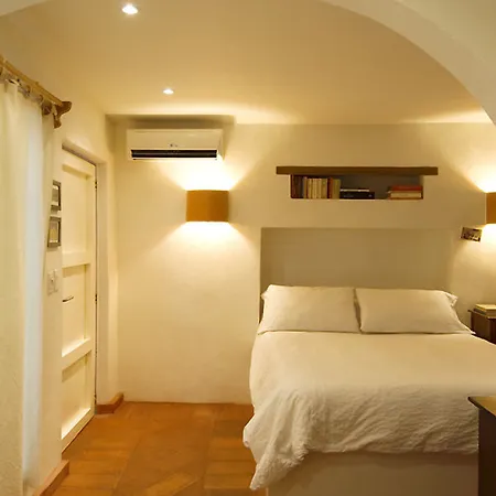 Lez Lezards Hotel 2*